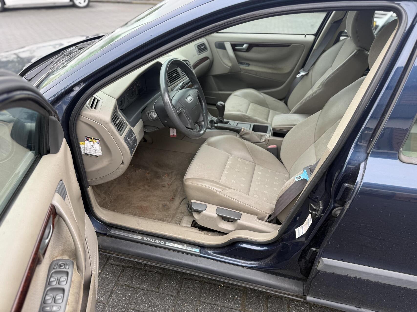 Volvo V70 2.4 Bi-Fuel Goedkoop rijden HANDELSVERKOOP, Auto's, Voorwielaandrijving, Zwart, Blauw, Leder en Stof