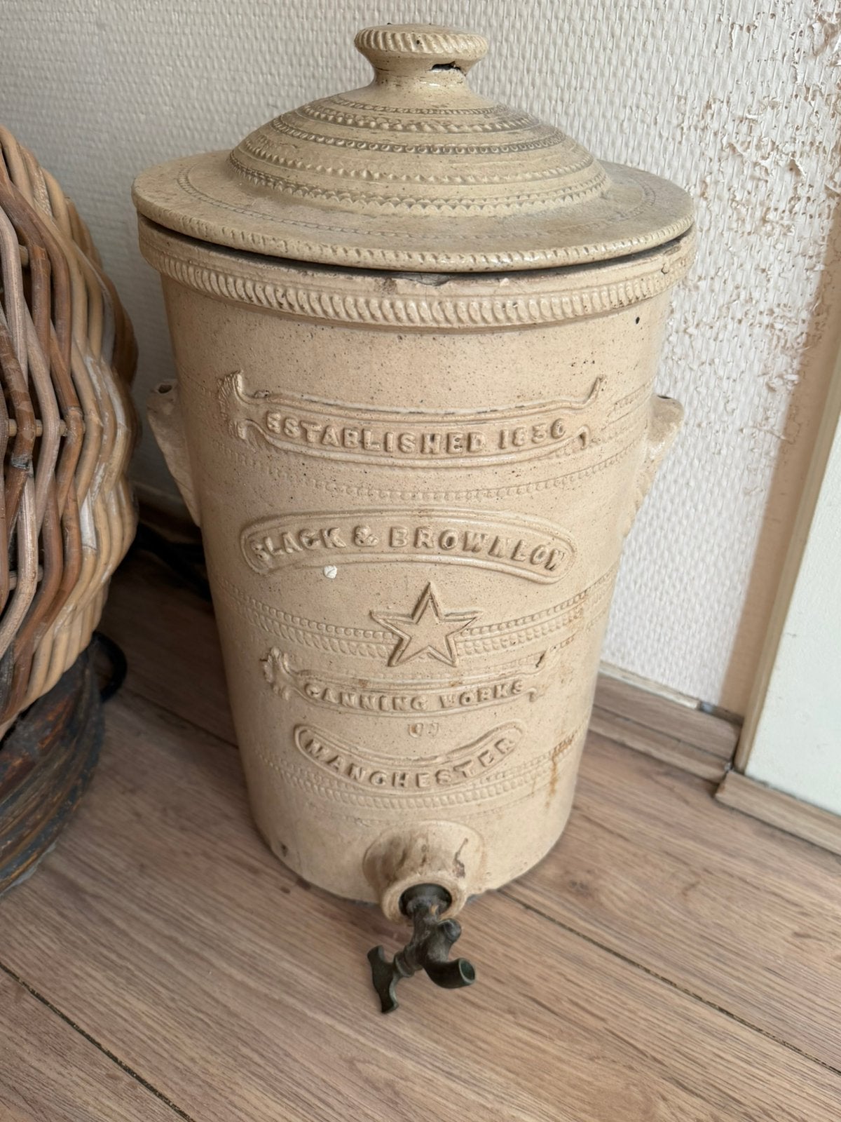 Slack and Brownlow victorian waterfilter, Ophalen