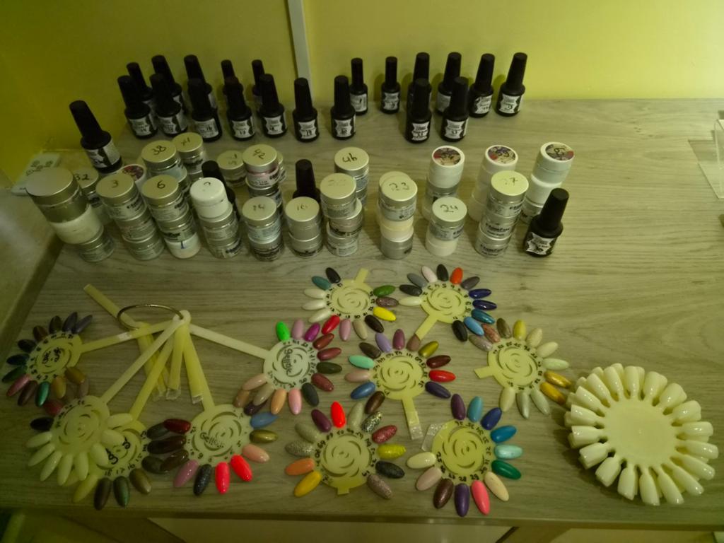 Heel veel nagelspullen, Ophalen of Verzenden, Overige kleuren, Handen en Nagels