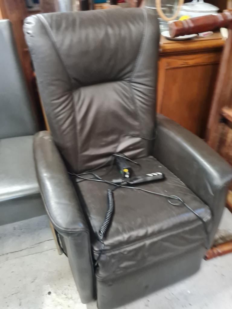 Comfortabele leren relaxfauteuil met sta-op functie, Ophalen, Gebruikt, Bruin, Leer