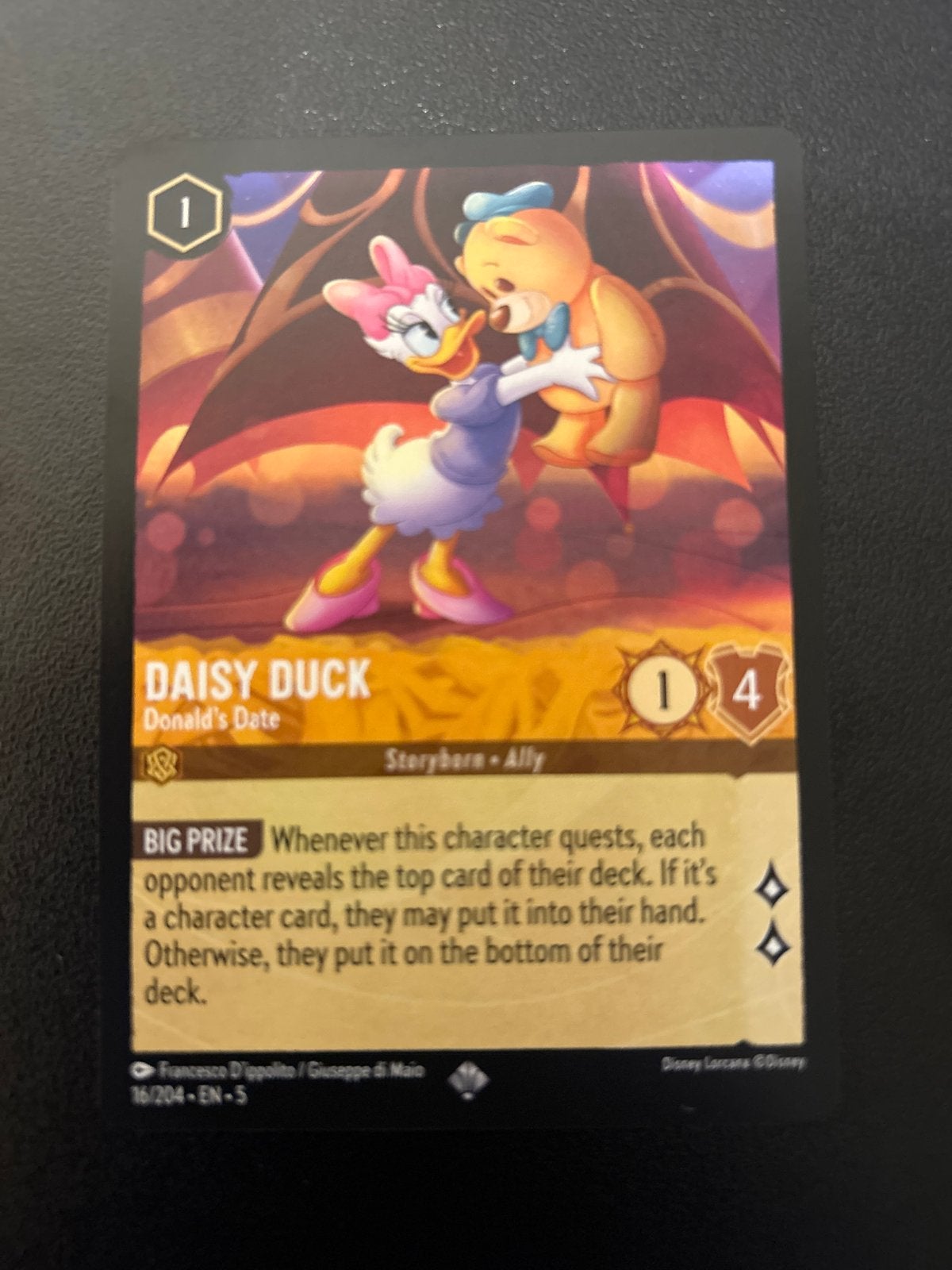 Disney Lorcana Daisy Duck Donald's Date 16/204 EN-5, Ophalen of Verzenden, Zo goed als nieuw, Speelkaart(en)