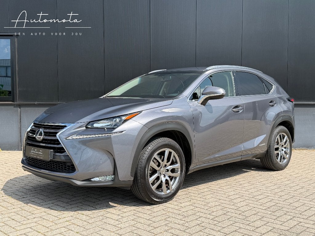 Lexus NX 300H AWD Business Line Pro / 2e Eigenaar / Carplay, Automaat, Dealer onderhouden, Bi-Xenon koplampen, 1760 kg