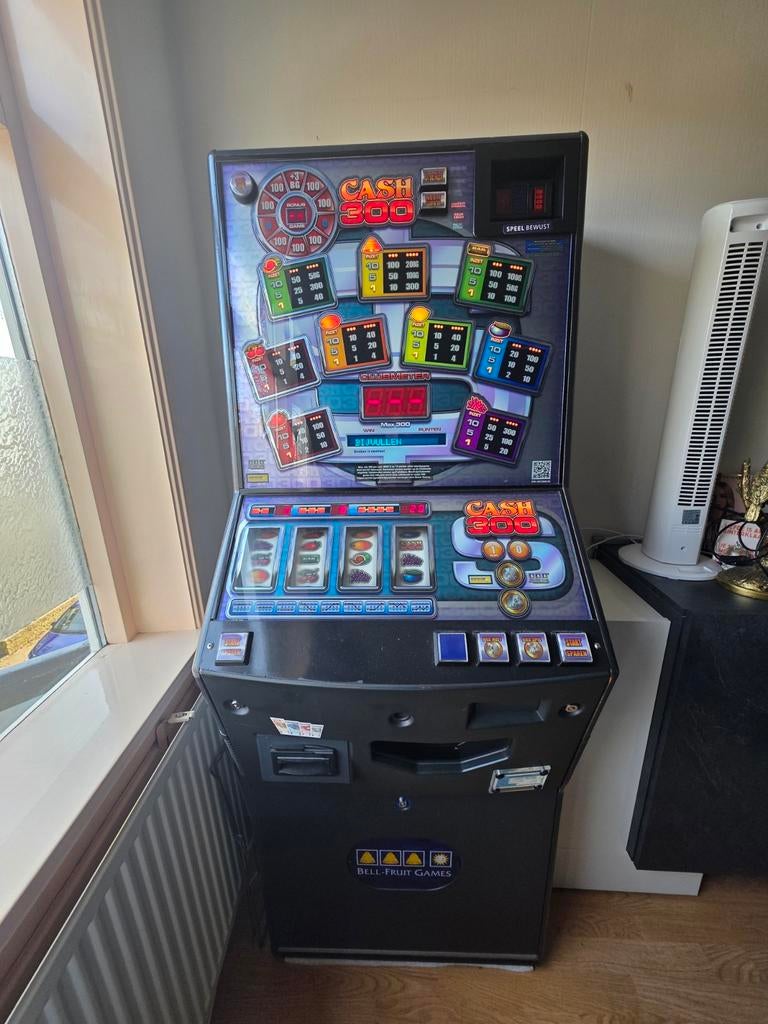 Gokkast / Fruitautomaat Cash 300 met biljetlezer, Verzamelen, Automaten | Gokkasten en Fruitautomaten, Euro, Ophalen, Gebruikt