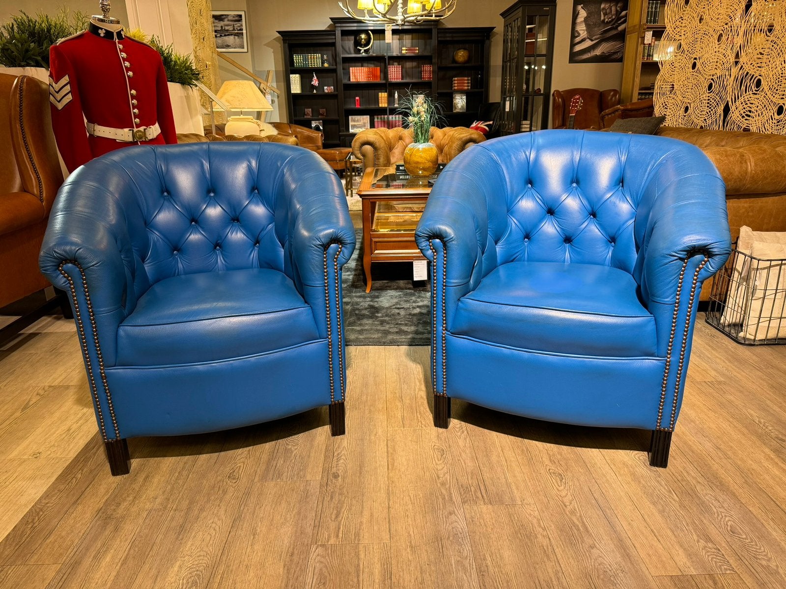 2  gave Engelse Chesterfield tub fauteuils Blauw Springvale, Huis en Inrichting, Fauteuils, Ophalen of Verzenden, 75 tot 100 cm