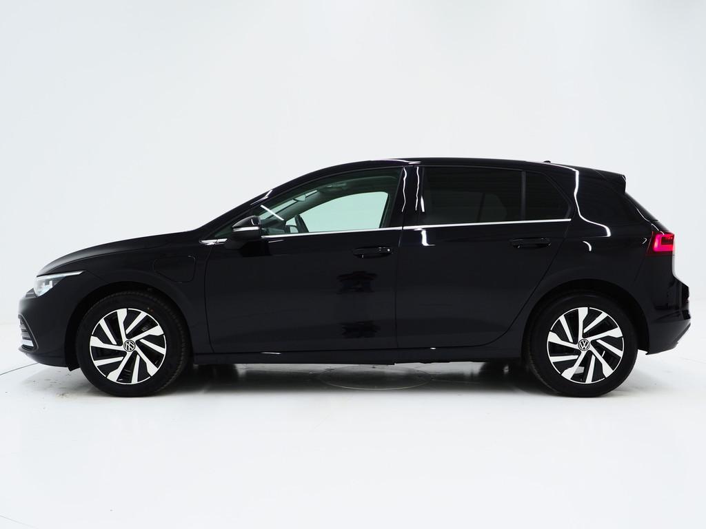 Volkswagen Golf 1.4 eHybrid Style 204PK | Massage | Head Up, 1490 kg, Gebruikt, 4 cilinders, Zwart