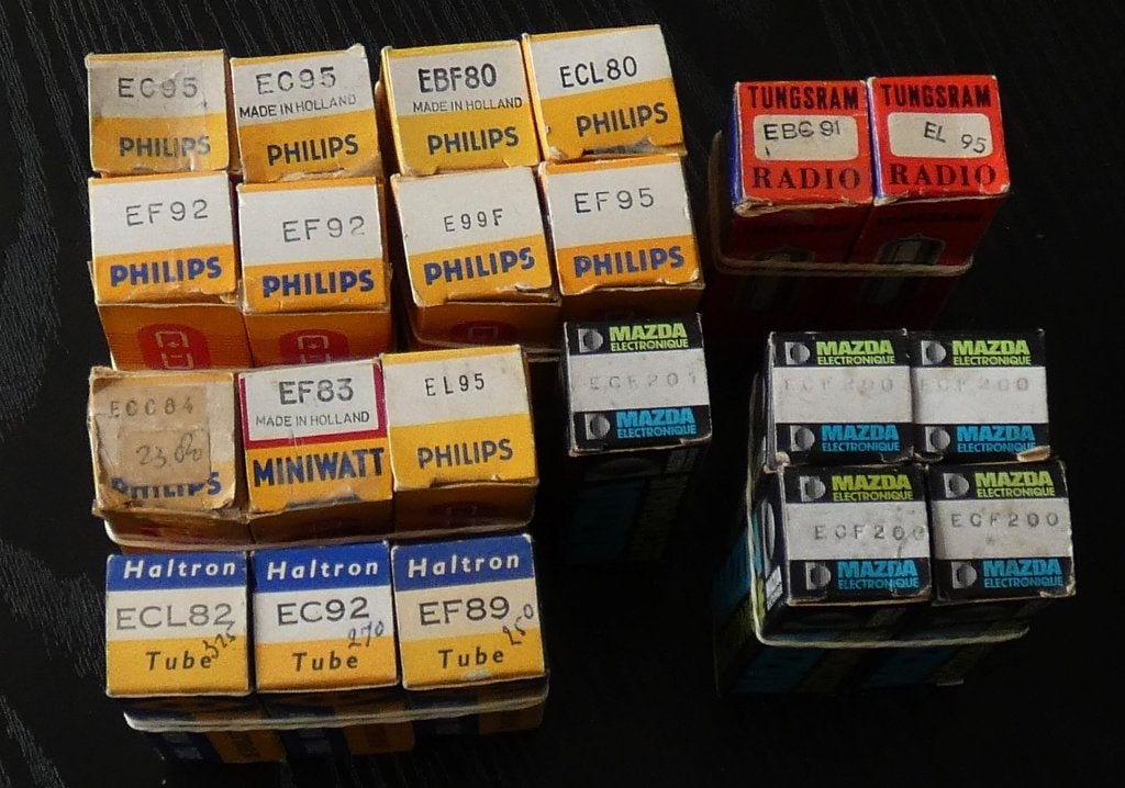 21 radiobuizen, NOS, oa EF95, EC95, ECL82, EF92, EL95, EC92, Antiek en Kunst, Verzenden
