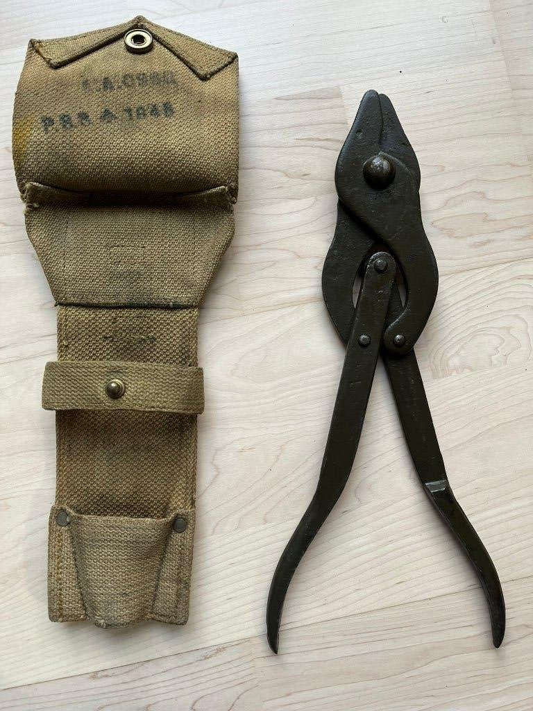 Wire cutter british/canadian ww2 met foudraal compleet, Verzamelen, Verzenden, Engeland