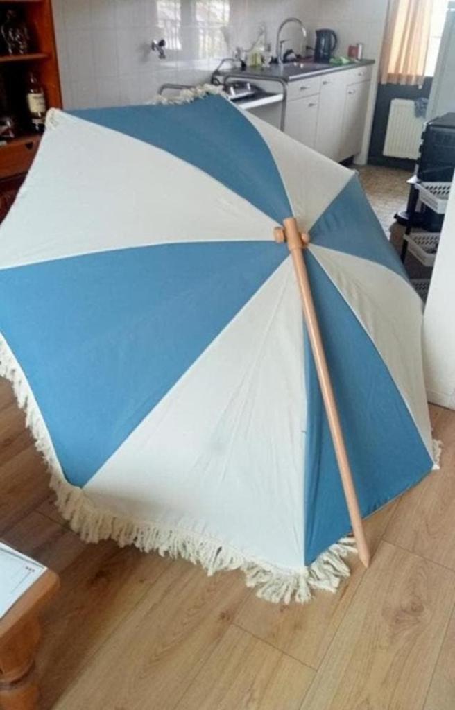 Parasol zeer netjes, Ophalen, Zo goed als nieuw