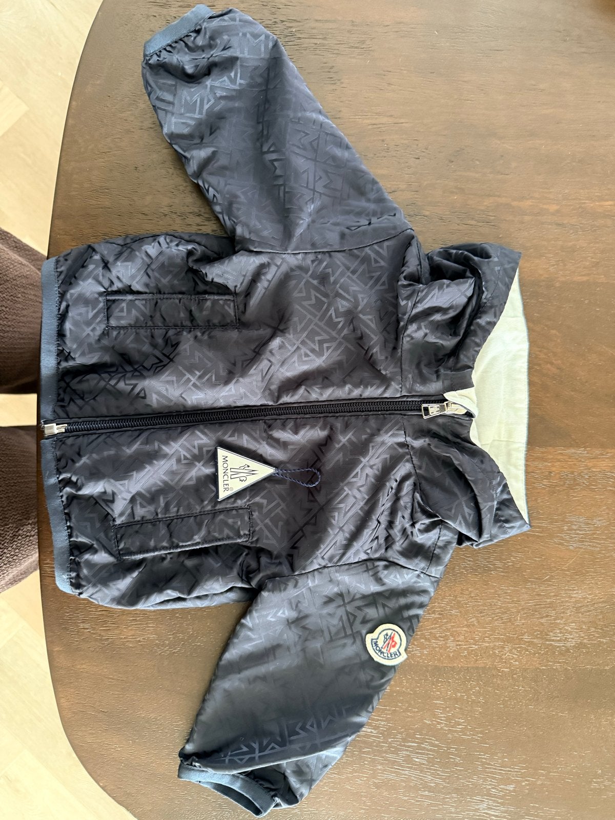 Originele Moncler Jas voor Baby (3-6 maanden), Ophalen, Zo goed als nieuw, Jongetje of Meisje