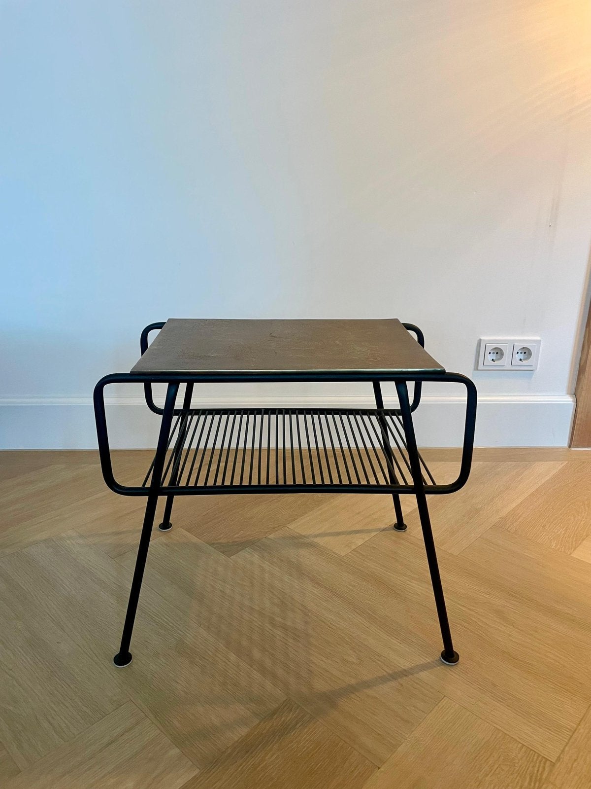 Bijzettafel met onderrek (lectuurrek) - Zuiver, Huis en Inrichting, Tafels | Bijzettafels, Minder dan 55 cm, Metaal of Aluminium