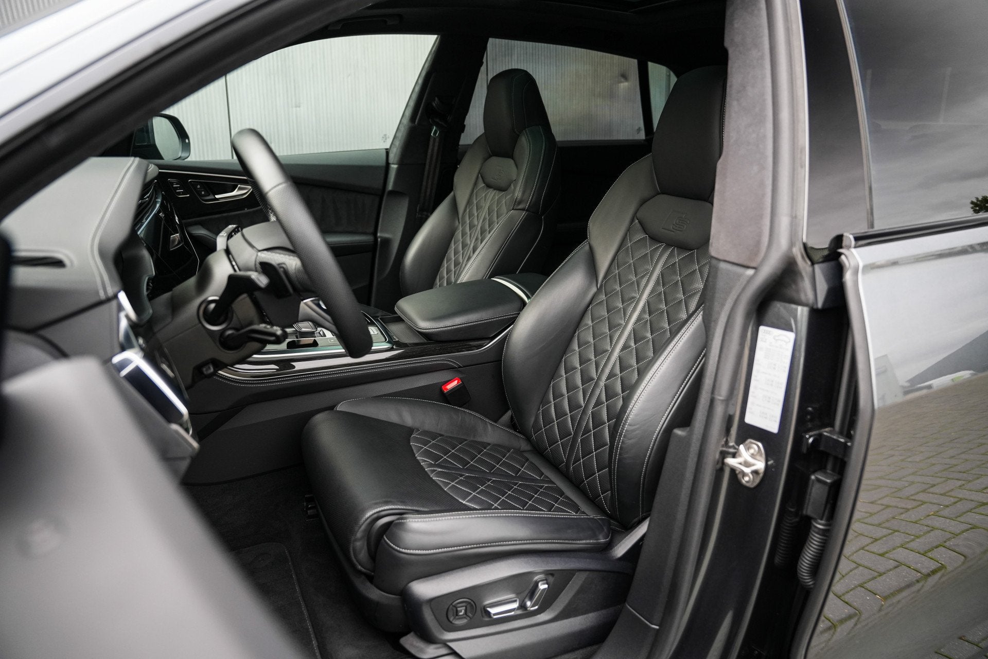 Audi Q8 60 TFSI e 462 pk V6 Quattro Pro Line S-Line Competit, Auto's, Automaat, Dealer onderhouden, 14 kWh, Gebruikt