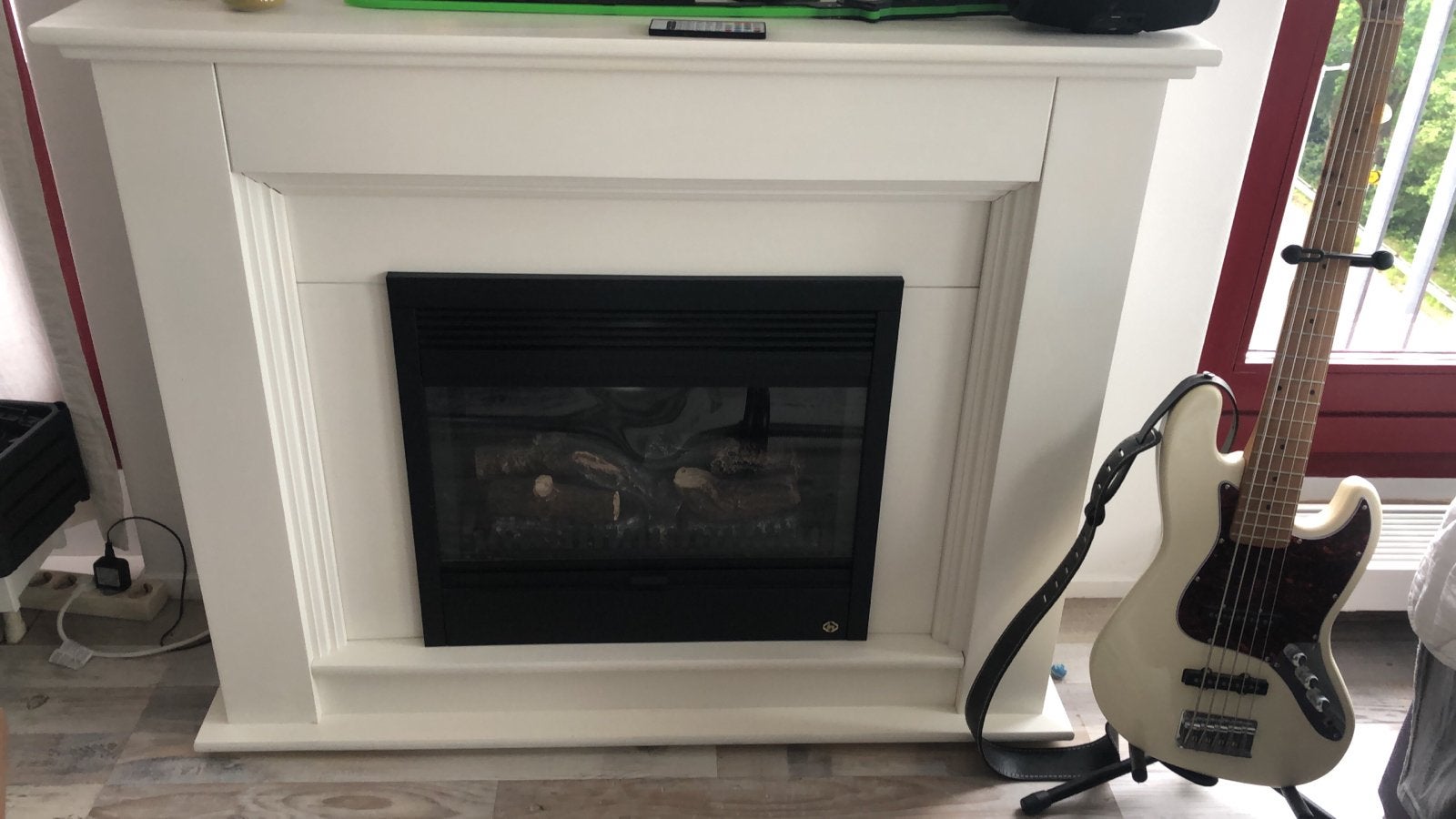Mooie witte/zwarte elektrische verwarming met likje verf, Ophalen of Verzenden, Gebruikt, Vrijstaande haard, Elektrische haard