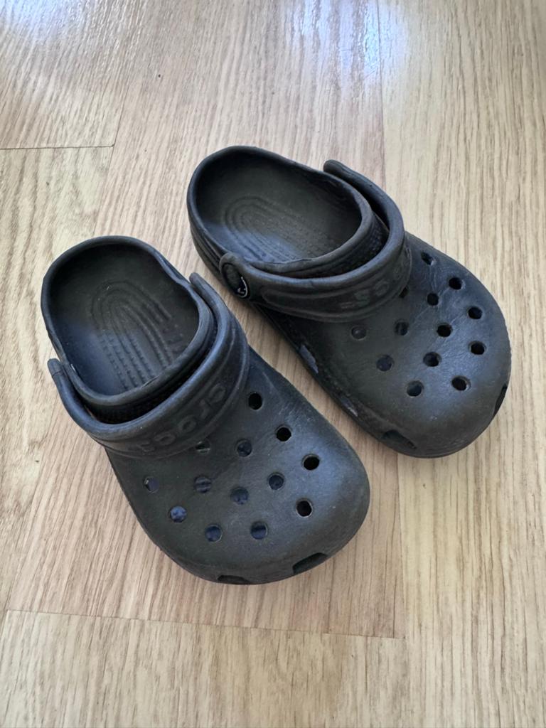 Zwarte Crocs Klompen Maat 25/26 (C8/C9), Kinderen en Baby's, Ophalen of Verzenden, Gebruikt, Jongen of Meisje, Schoenen