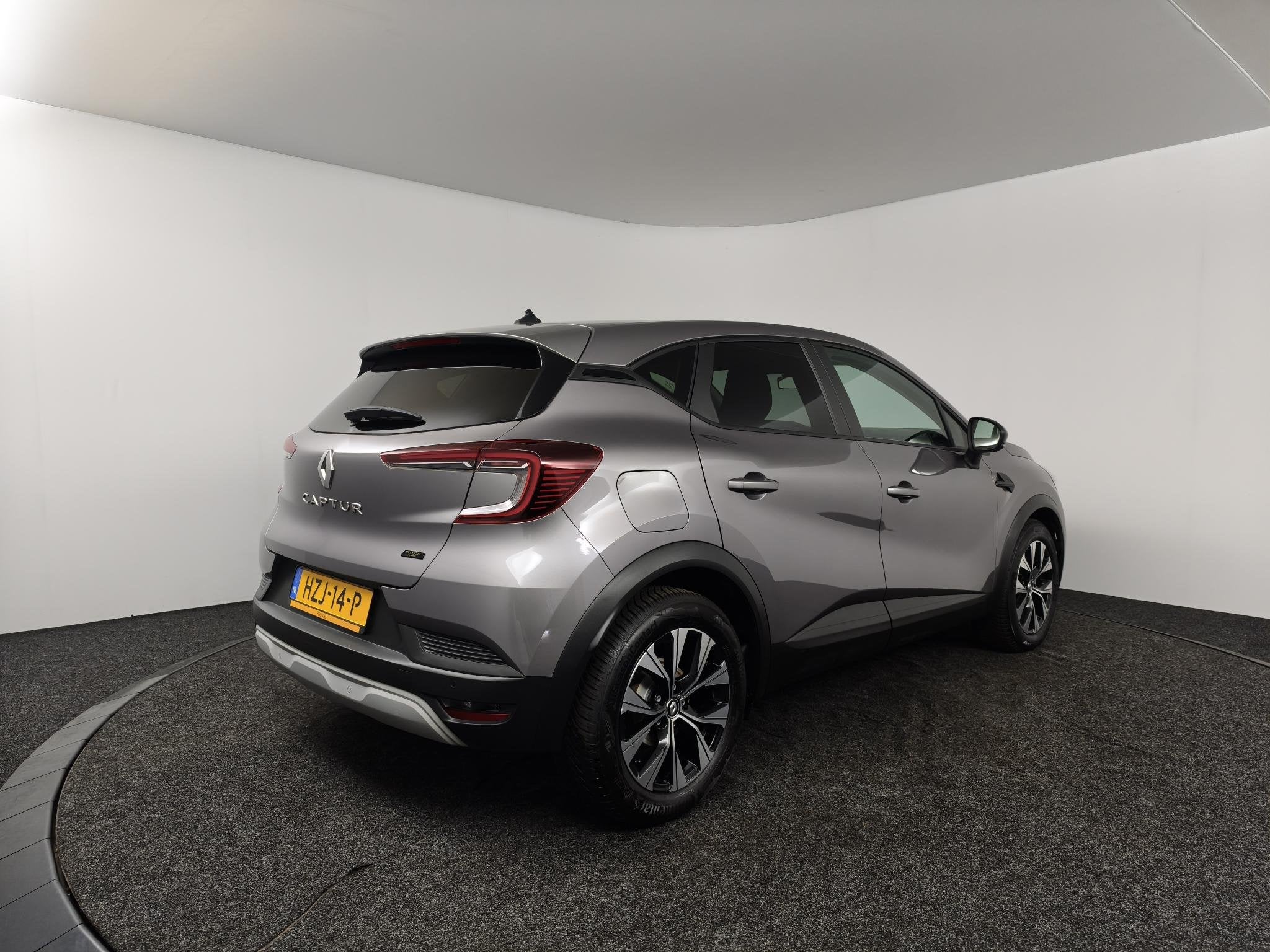 Renault Captur 1.6 E-Tech full hybrid 145 evolution | Naviga, Stof, Gebruikt, 715 kg, Bedrijf