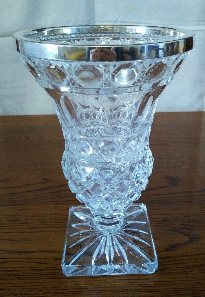 VAAS 23,8 cm hoog, geslepen kristal met verzilverde rand, Antiek en Kunst, Antiek | Glas en Kristal, Ophalen of Verzenden