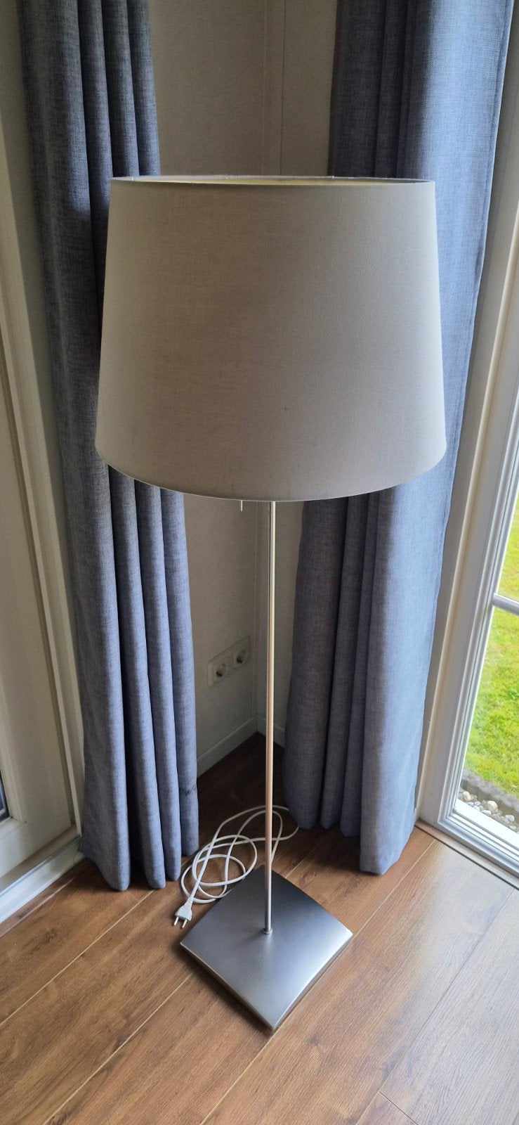 2 nette vloerlampen met stoffen kap, 1.40M hoog, Ophalen, Zo goed als nieuw, Textiel, 100 tot 150 cm