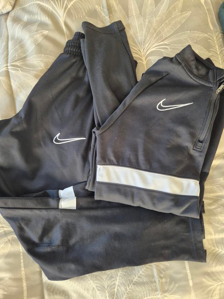 Trainingspak Nike 147-157 cm, Gebruikt, Jongen of Meisje, Sport- of Zwemkleding, Ophalen of Verzenden