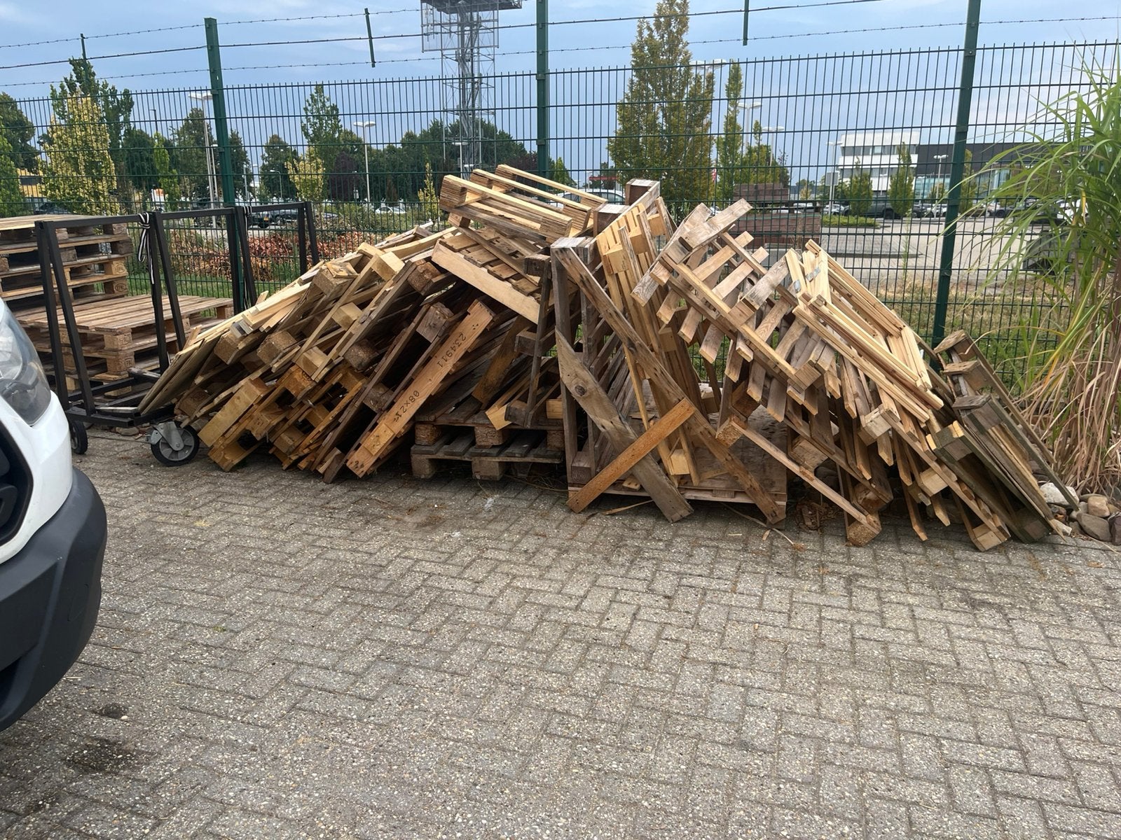 Gratis schoon brandhout met regelmaat aftehalen, 6 m³ of meer, Ophalen