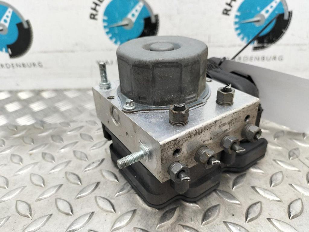 RENAULT CLIO 1.5 dCi Expression  ABS POMP  2014, Ophalen of Verzenden, Gebruikt, ARN erkend