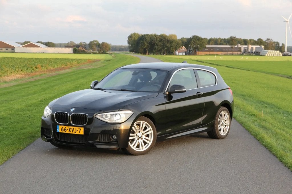BMW 1-Serie 114I Business+ M Sport pakket, Auto's, BMW, 1-Serie, Euro 5, Achterwielaandrijving, Zwart