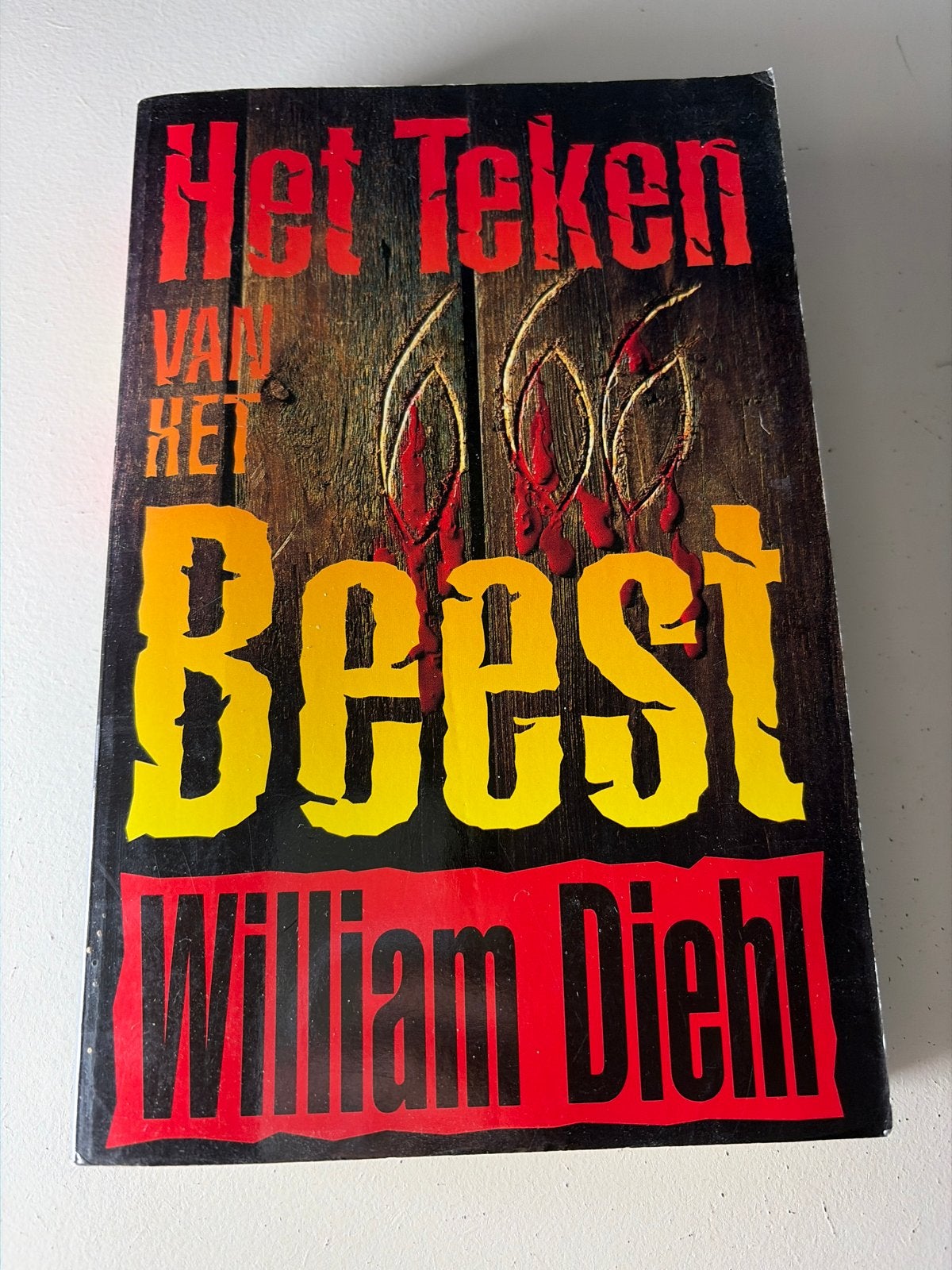 Het Teken van het Beest - William Diehl, Ophalen of Verzenden, Gelezen