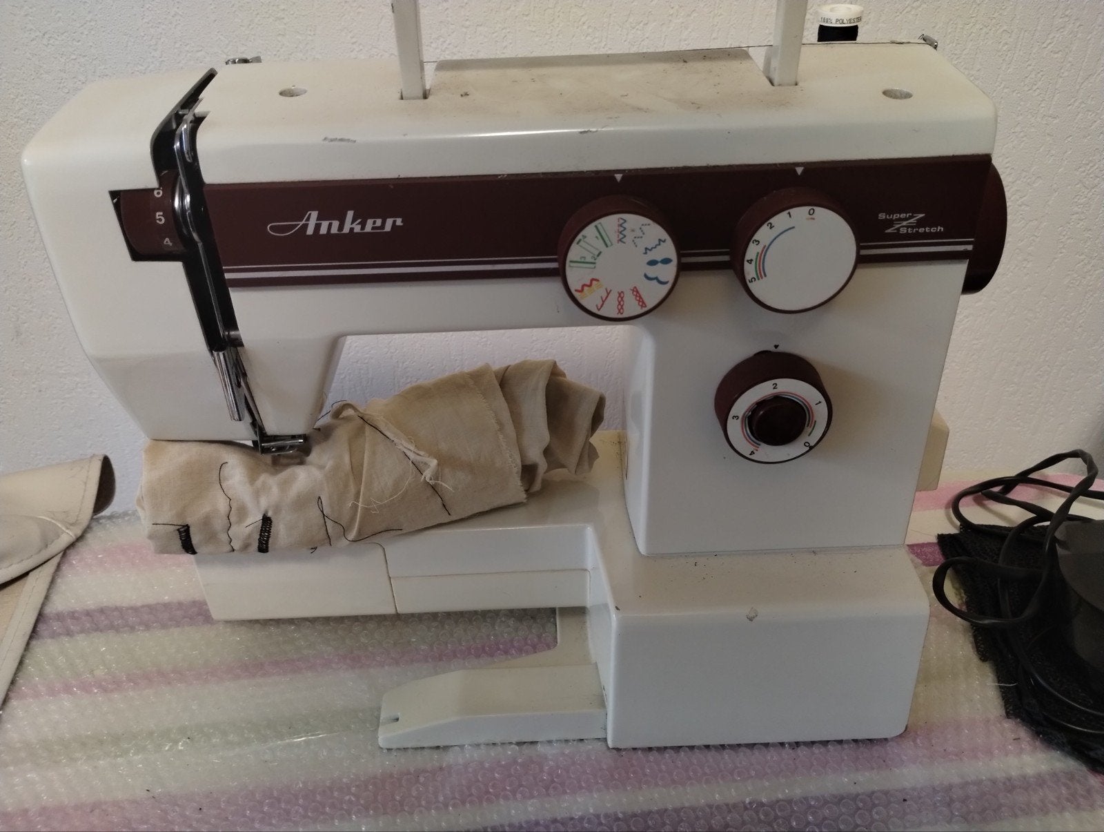 Anker Naaimachine Model 240 met accessoires, Hobby en Vrije tijd, Ophalen, Gebruikt, Naaimachine, Overige merken