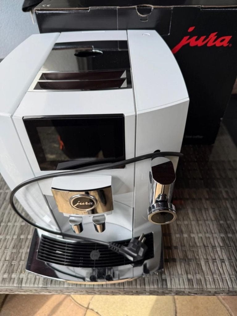 Jura J8 Kaffeevollautomat Piano wit Volautomaat Koffie, Witgoed en Apparatuur, Koffiezetapparaten, Ophalen, Nieuw, Koffiemachine