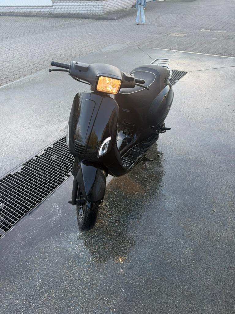 Renzo riva, Fietsen en Brommers, Brommeronderdelen | Scooters, Ophalen, Zo goed als nieuw, Overige merken