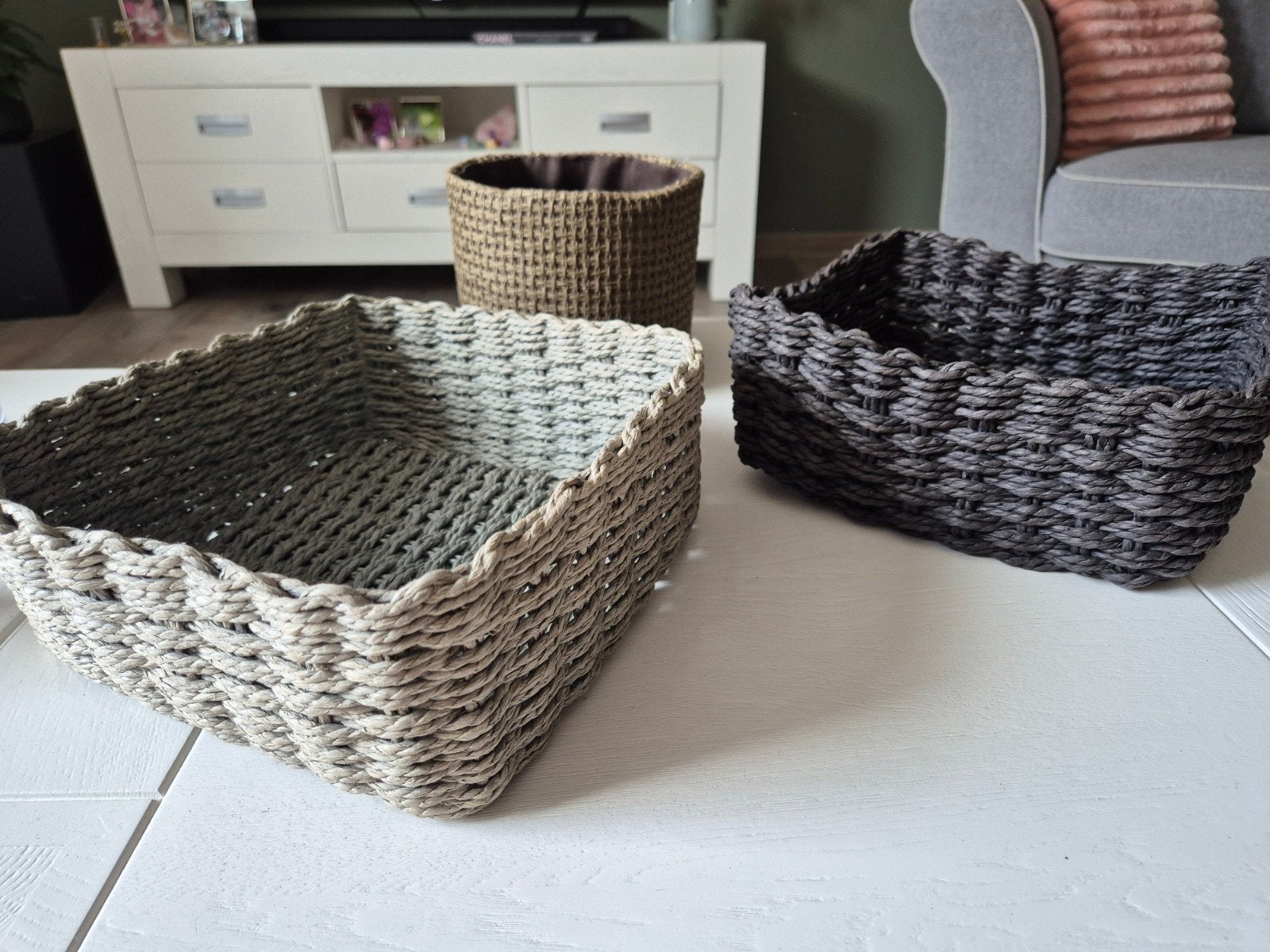 Set van 3 rieten manden - grijs, beige en bruin, Huis en Inrichting, Gebruikt, Gevlochten, Mand, Rond