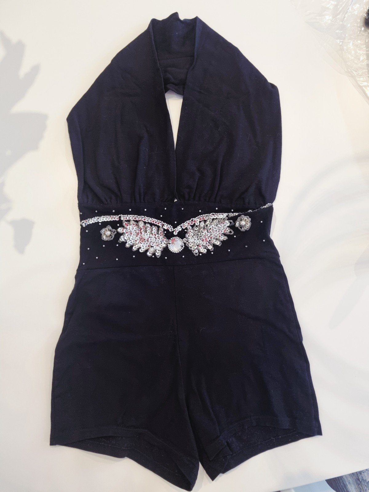 Zwarte playsuit met halternek en zilveren pailletten, Kleding | Dames, Jumpsuits, Ophalen, Zwart, Onbekend, Maat 36 (S)