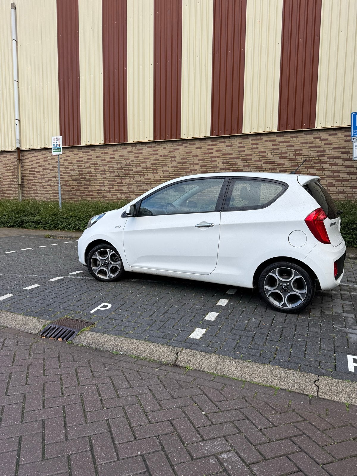Kia Picanto 1.0 Cvvt 3-DRS 2013 Wit, Auto's, Voorwielaandrijving, Zwart, 400 kg, Wit