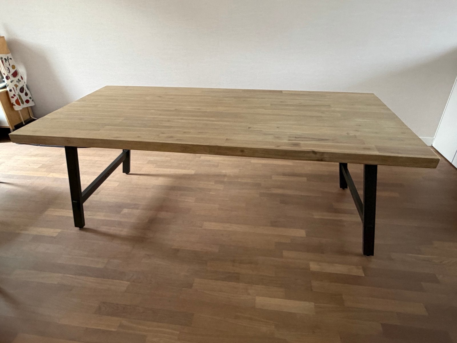 Eikenhouten eettafel met stalen poten - 210x105 cm, Huis en Inrichting, Ophalen, Gebruikt, 100 tot 150 cm, Eikenhout