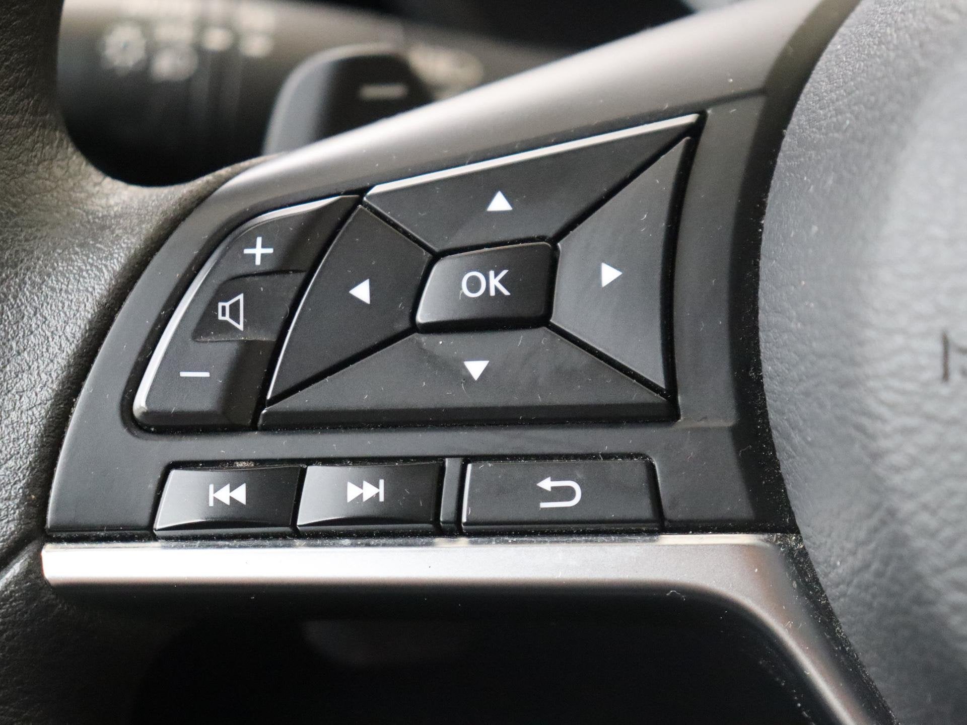 Foto 17 van Nissan Juke 1.0 DIG-T Acenta | Achteruitrijcamera | Wieldopp