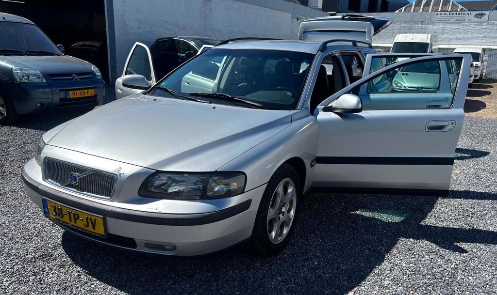 Volvo V70 AUTOMAAT 2.4 Comfort Line, Auto's, Leder en Stof, Grijs, Stoelverwarming, Euro 4