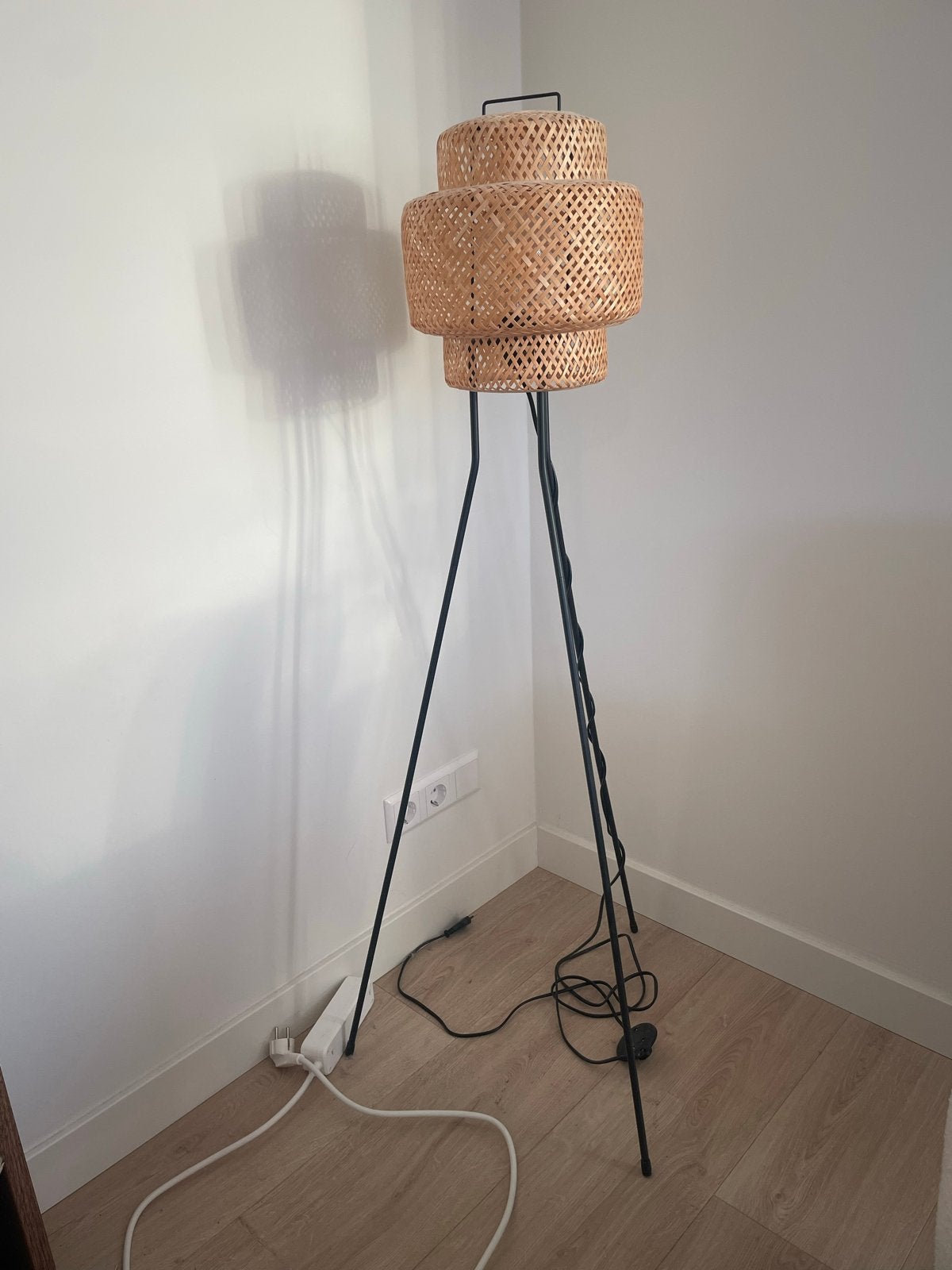 Staande rotan lamp Ikea (Sinnerlig), Huis en Inrichting, Ophalen, Gebruikt, Overige materialen, 150 tot 200 cm