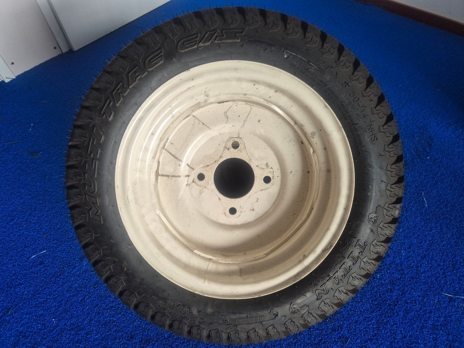 banden  2st titan multitrac 24x8,5-14 met velg, Zakelijke goederen, Ophalen