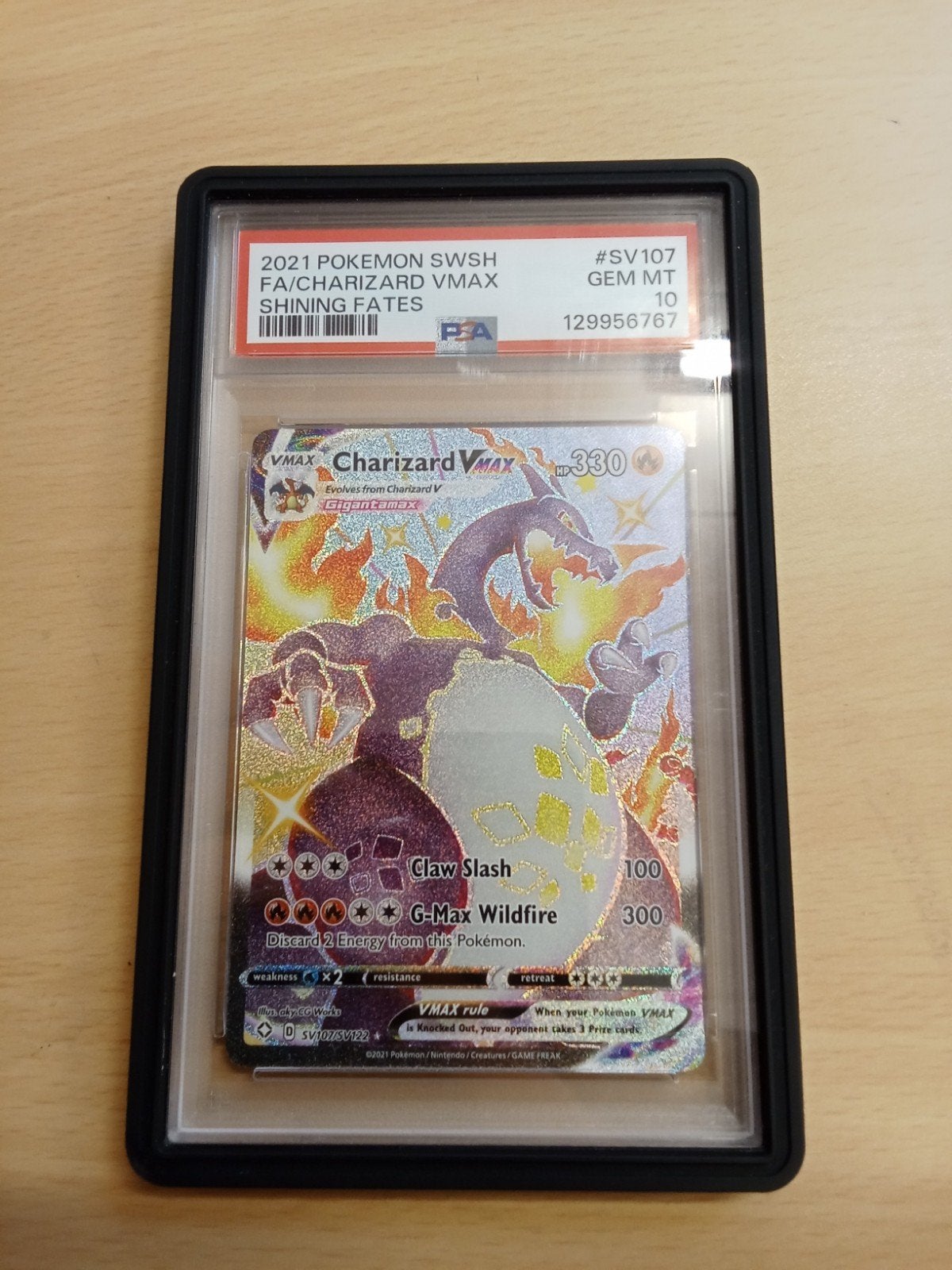PSA 10 Charizard VMAX Shining Fates + Graded Guard Case, Hobby en Vrije tijd, Ophalen of Verzenden, Nieuw, Losse kaart