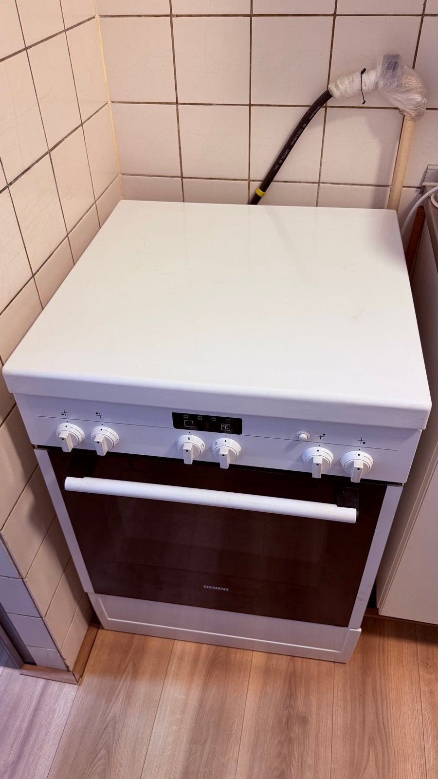 Siemens Vrijstaand Gasfornuis met Oven, Ophalen, Hete lucht, 60 cm of meer, Zo goed als nieuw