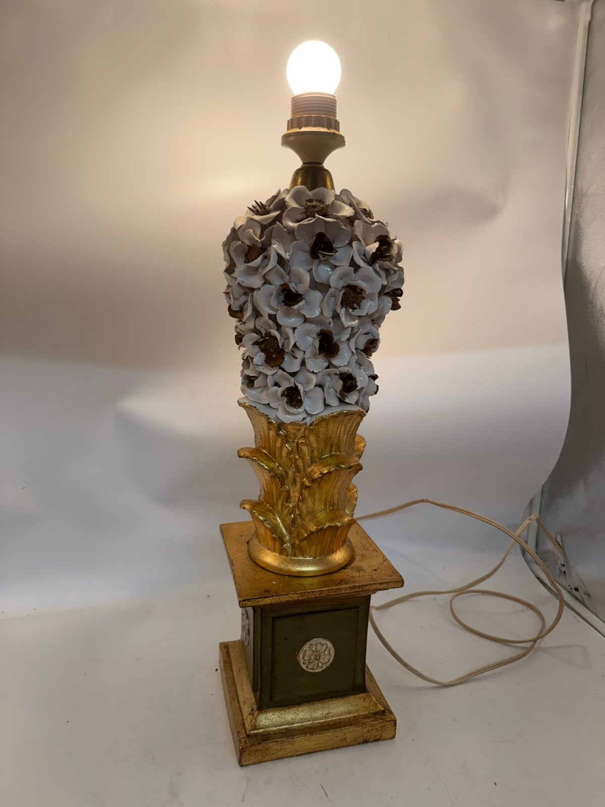 Vintage Italiaanse Bloemenlamp | Verguld & Keramiek, Ophalen of Verzenden