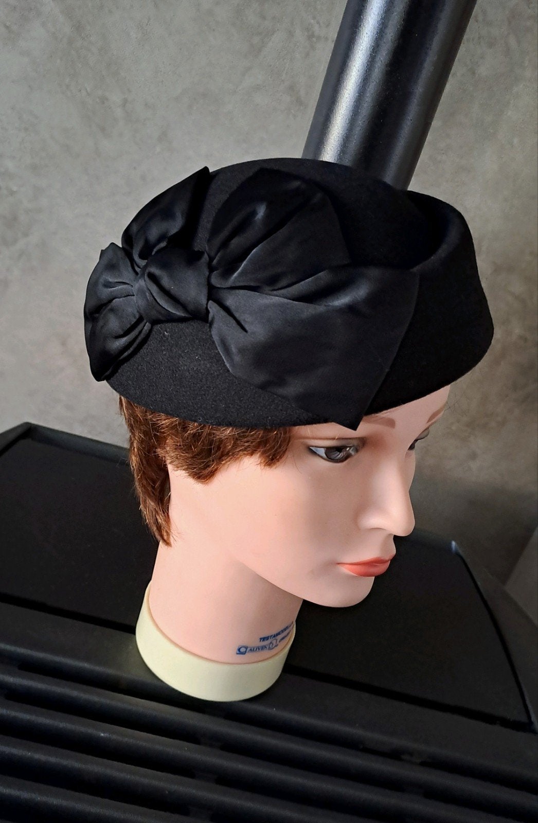Nieuwe Dames Dop met Elastiek - Elegant en Comfortabel, Kleding | Dames, Ophalen of Verzenden, Nieuw, One size fits all, Hoed