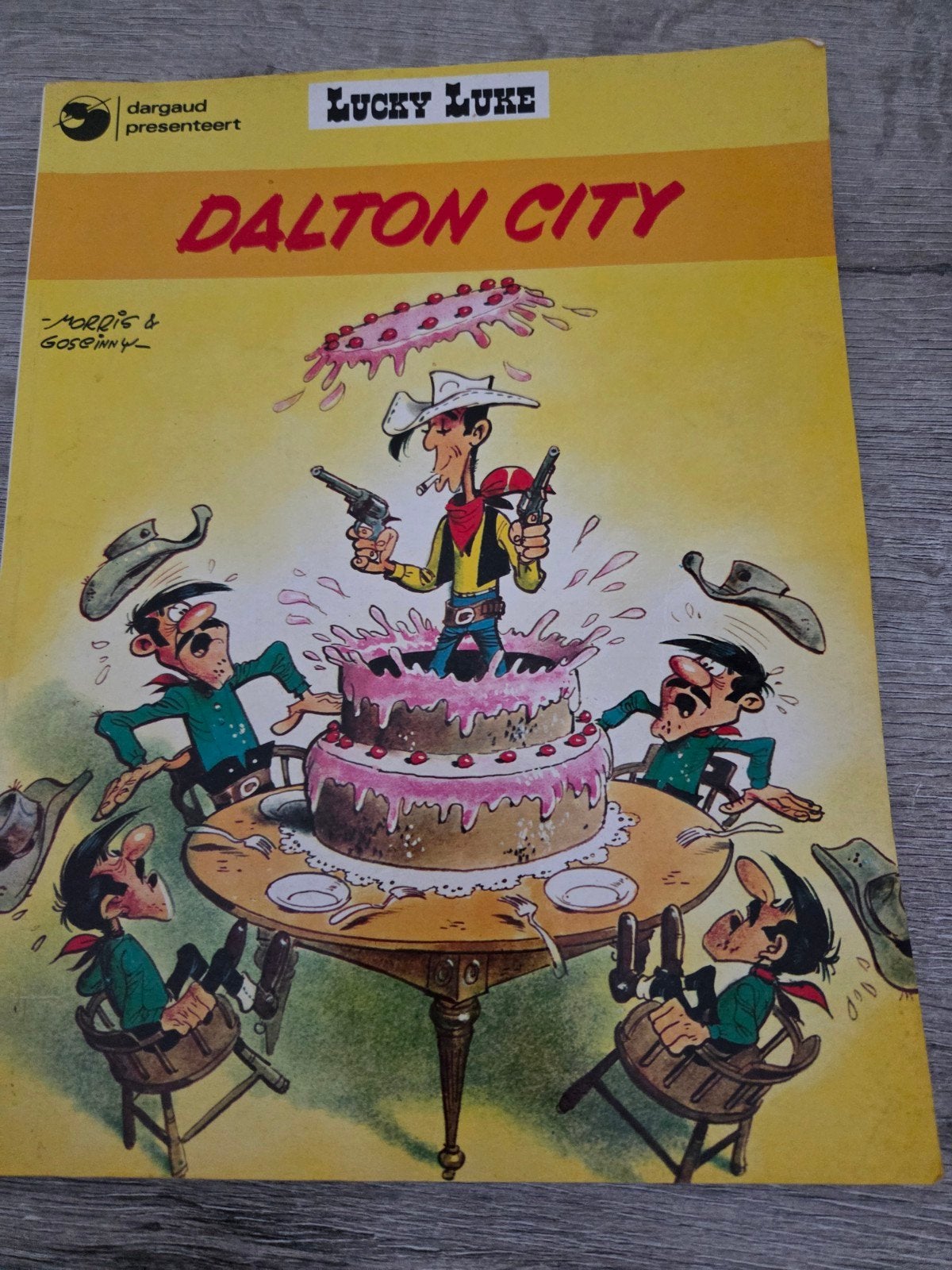 Lucky Luke - Dalton City - deel 3, Eén stripboek, Ophalen of Verzenden, Gelezen, Morris & Goscinny