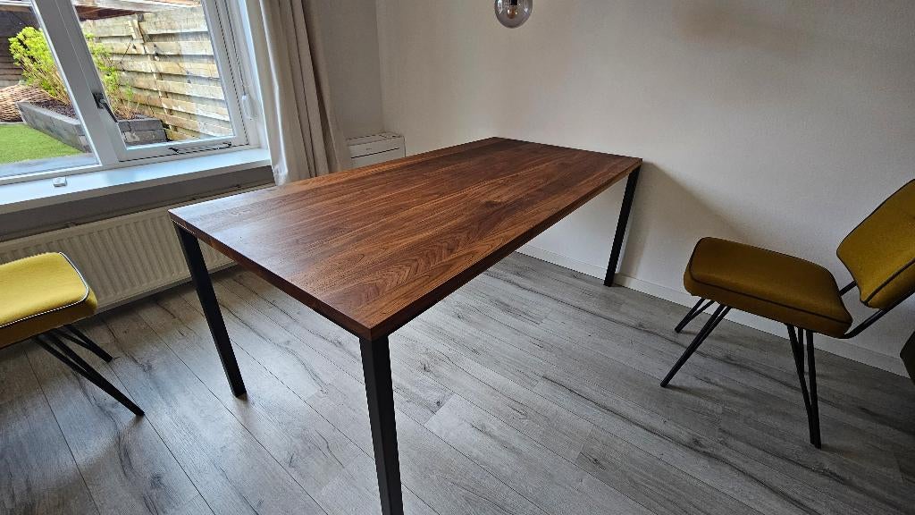 Houtmerk Lima tafel - massief notenhout, Huis en Inrichting, 50 tot 100 cm, Zo goed als nieuw, 150 tot 200 cm, Vier personen