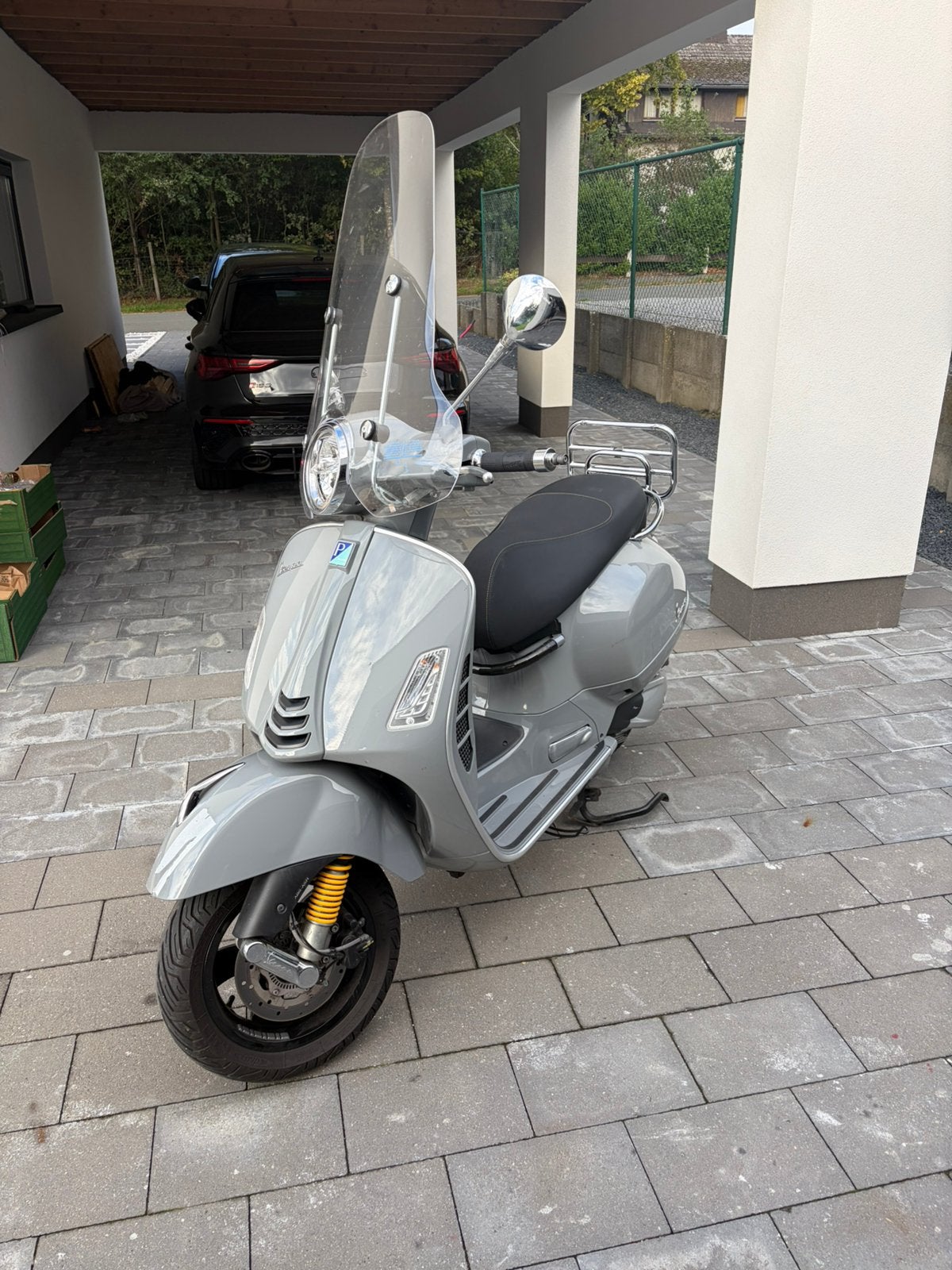 Vespa 300 gts supertech lichte schade, Fietsen en Brommers, Ophalen of Verzenden