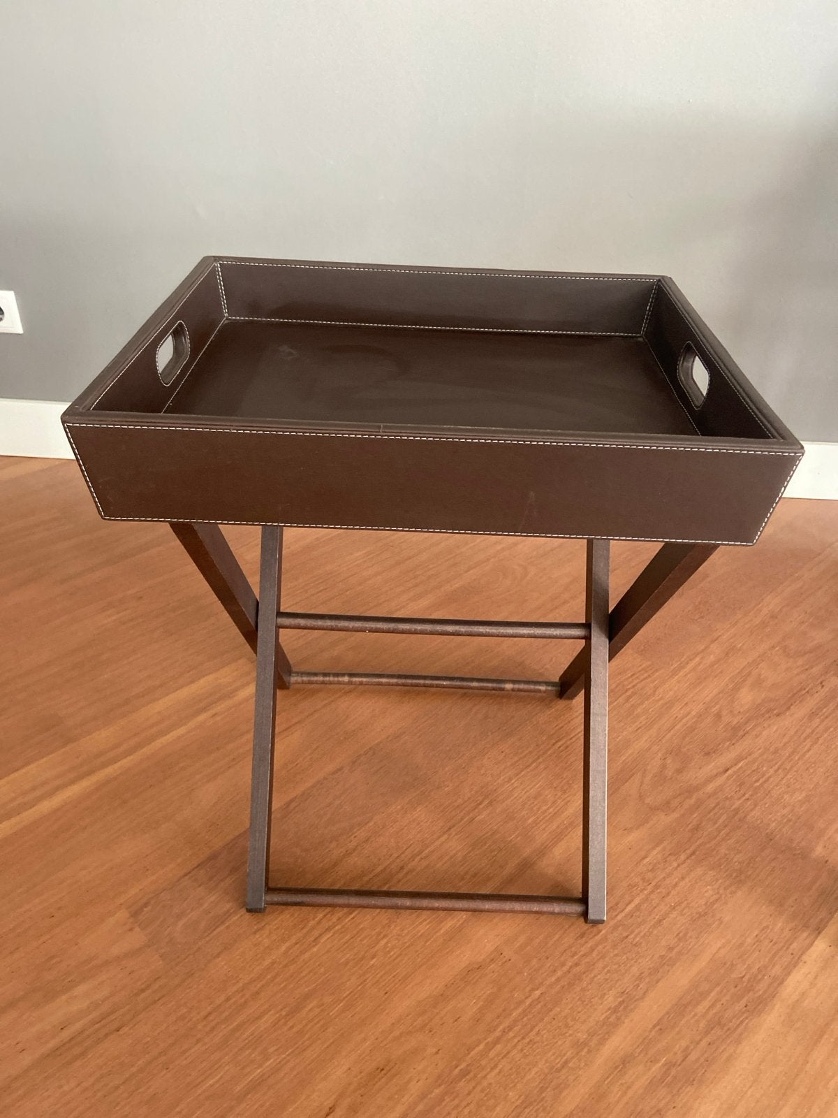 Opvouwbare bijzettafel met bruin dienblad, Ophalen, Overige materialen, Minder dan 55 cm, Gebruikt