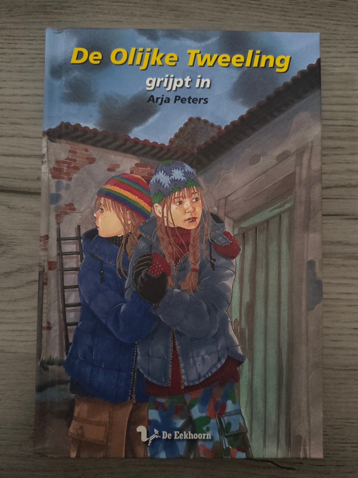 De Olijke Tweeling grijpt in - Arja Peters (als nieuw), Ophalen of Verzenden, Zo goed als nieuw, Arja Peters, Fictie