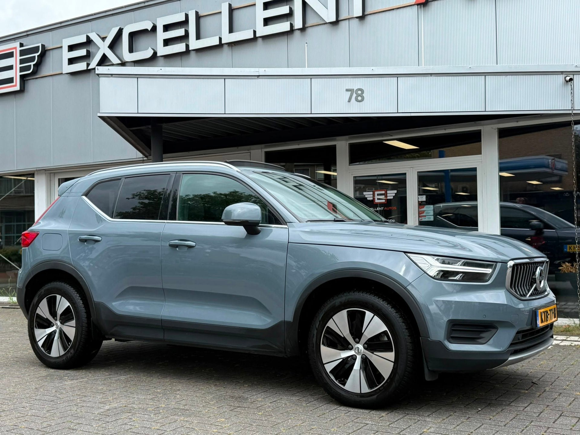 Volvo XC40 1.5 T4 Recharge Inscription Expression | Panorama, Dealer onderhouden, Stof, Zwart, Bedrijf