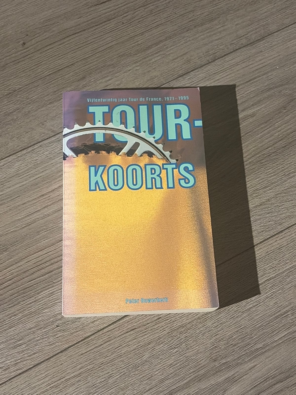 Tourkoorts: 25 jaar Tour de France 1971-1995, Ophalen of Verzenden, Gelezen, Lopen en Fietsen