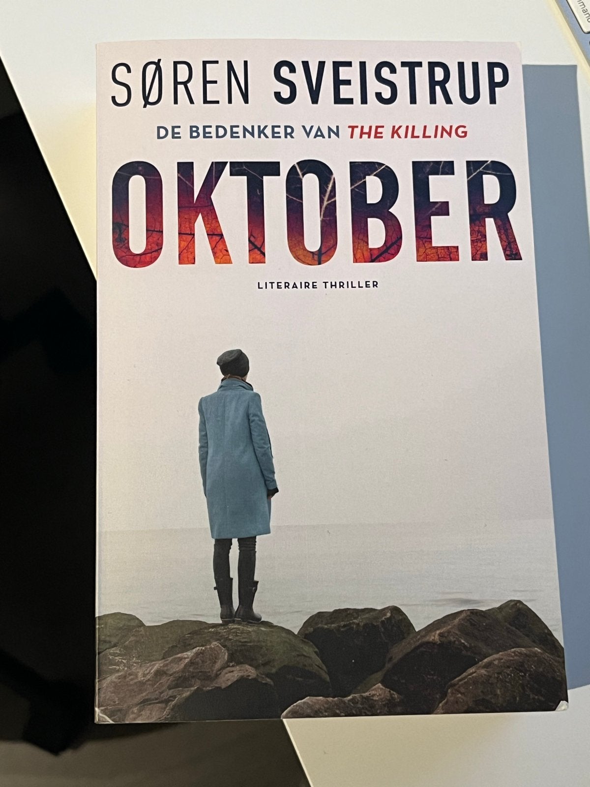 Oktober - Søren Sveistrup (De bedenker van The Killing), Boeken, Ophalen of Verzenden, Zo goed als nieuw, Scandinavië