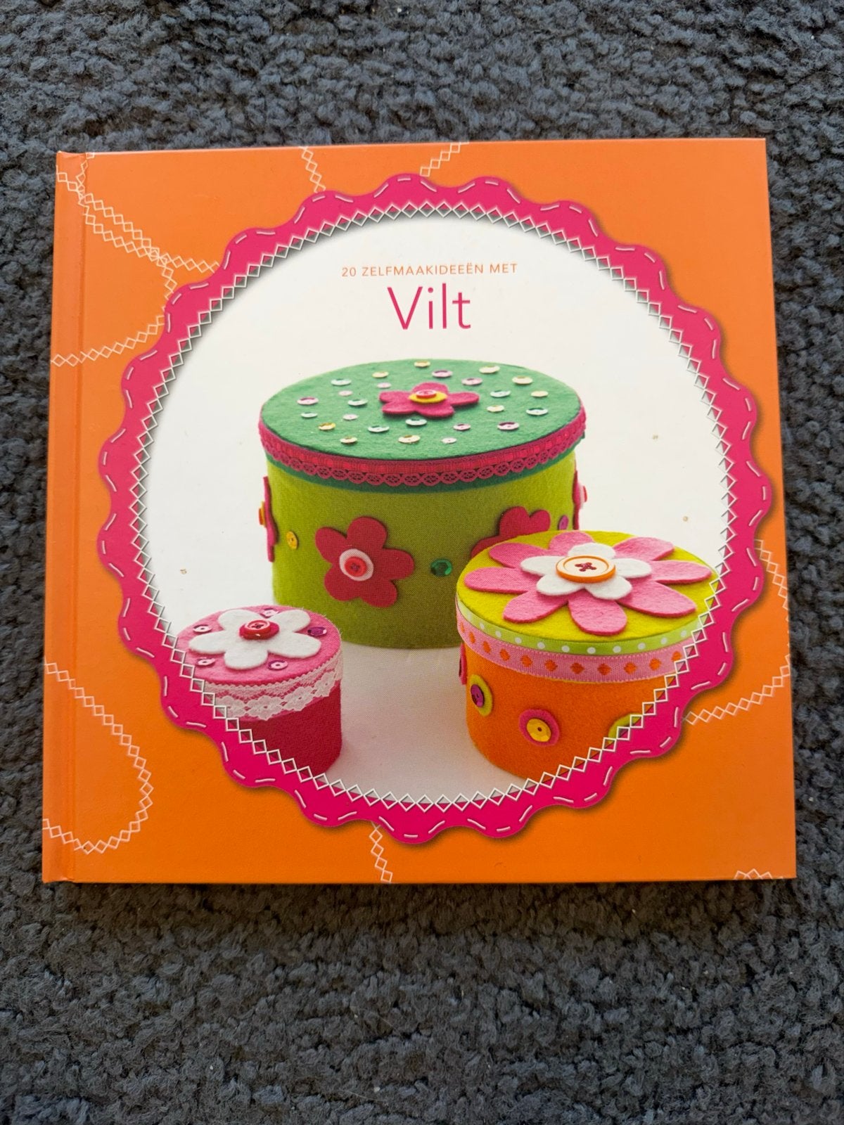 20 Zelfmaakideeën met Vilt - Xenos Knutselboek, Ophalen of Verzenden, Zo goed als nieuw, Boek of Patroon