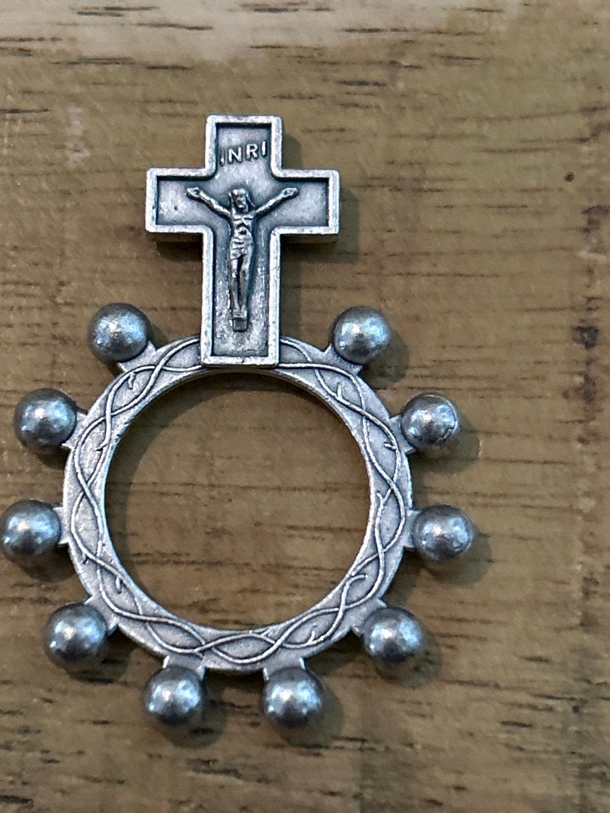 Antieke Rozenkrans Ring met Kruisbeeld - Zilverkleurig, Ophalen of Verzenden